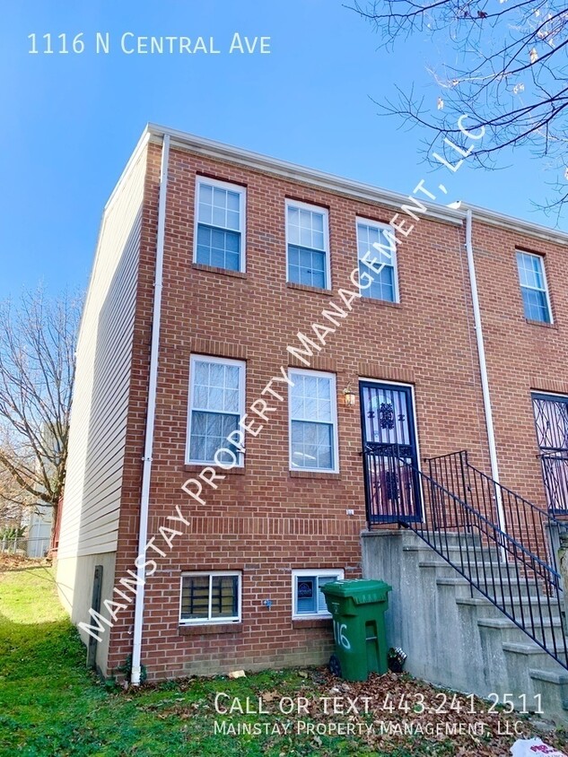 Foto principal - Updated 3 Bed 3 Bath End Unit Townhouse