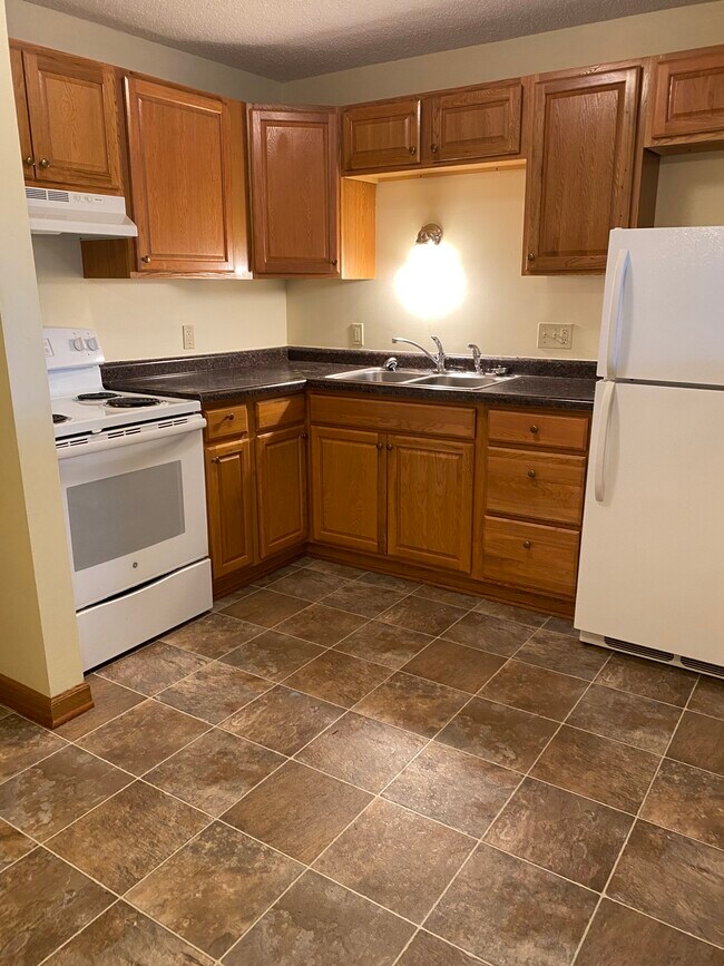 Kitchen - 604 8th Ave NE