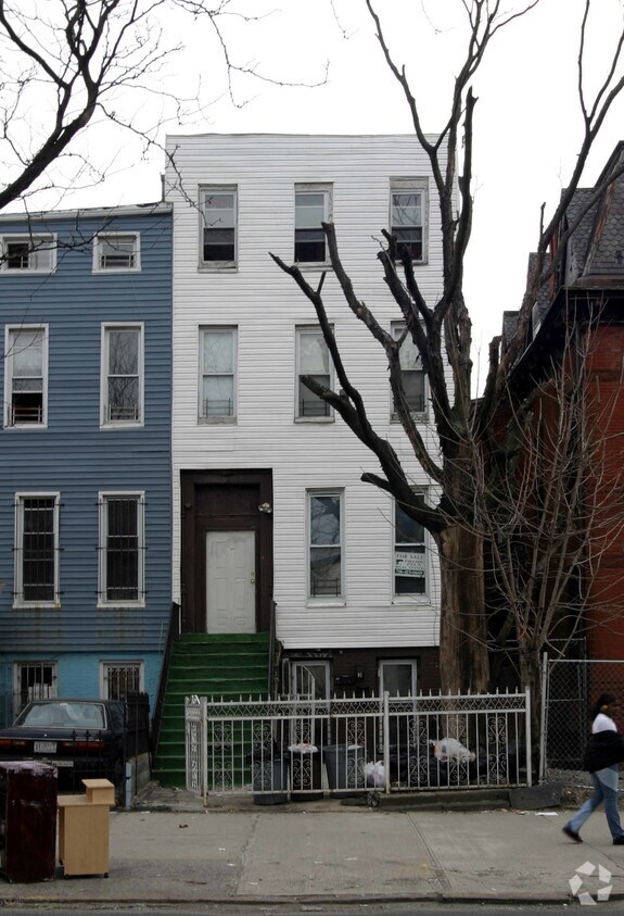 Primary Photo - 1006 Bushwick Ave