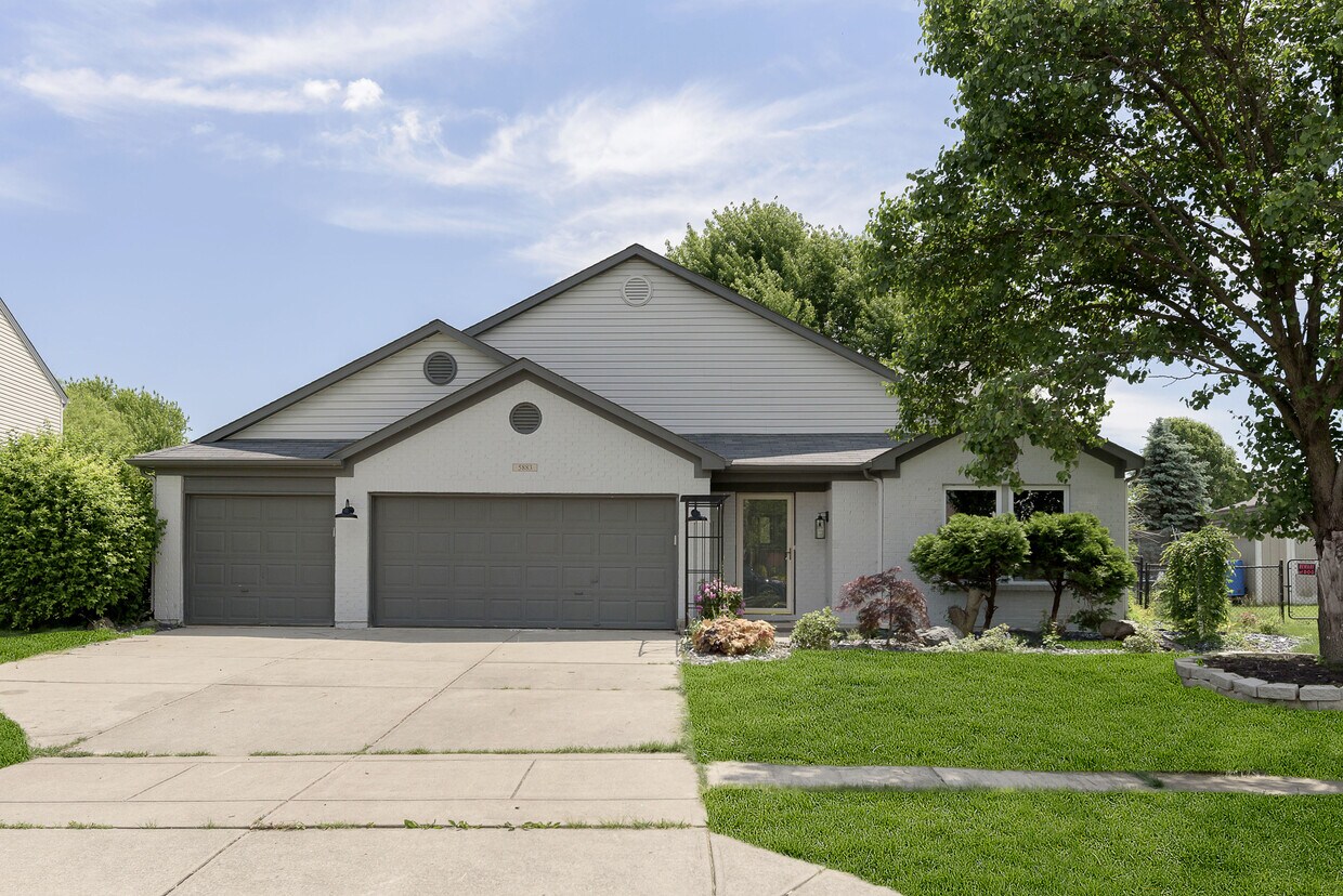 Primary Photo - 5883 N Benjamin Pl