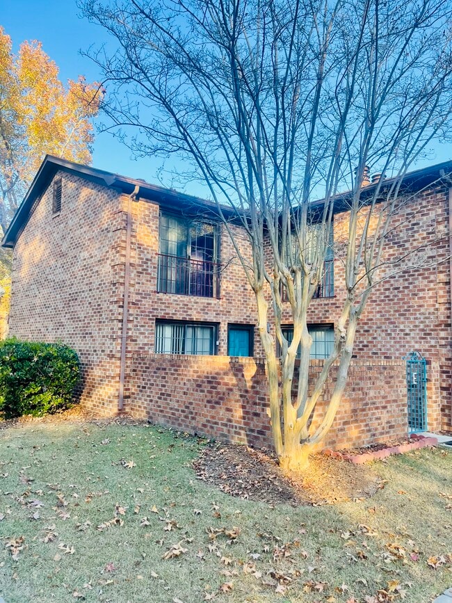 Building Photo - 720 Coventry Ln