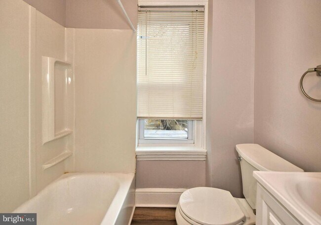 Building Photo - Conshohocken Townhome Available Now