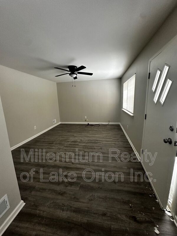 Foto del edificio - 61 E New York Ave