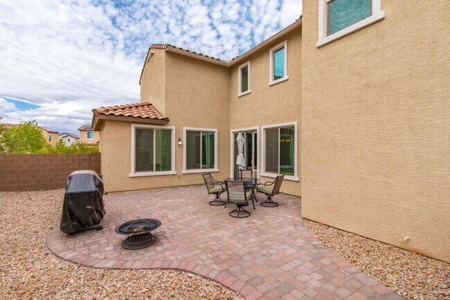 Foto del edificio - BEAUTIFUL HOME IN VAIL SCHOOL DISTRICT! 3 bed and 3 bath!