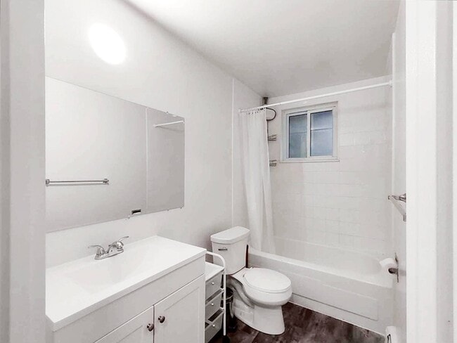 Building Photo - 527 Parkside Dr