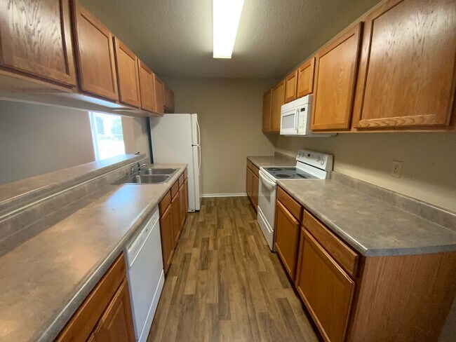 Foto del edificio - 3 Bedroom 2 Bathroom Duplex