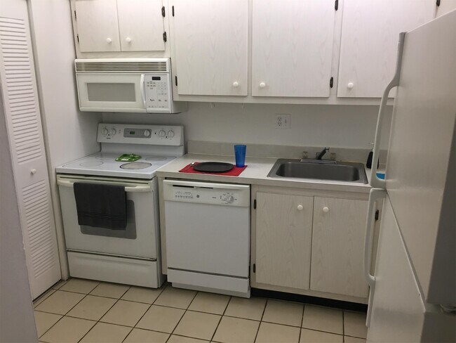 Foto del edificio - 7911 N Colony Cir