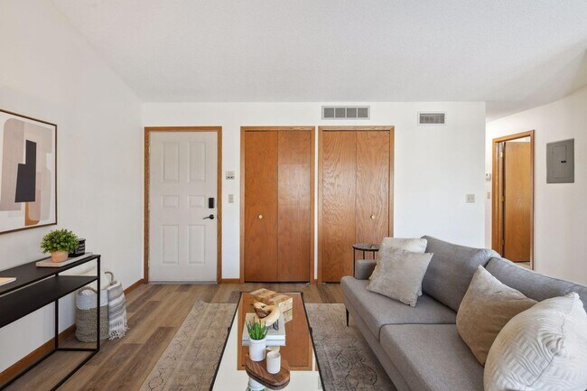 Foto del edificio - Freshly updated 2 bedroom condo!
