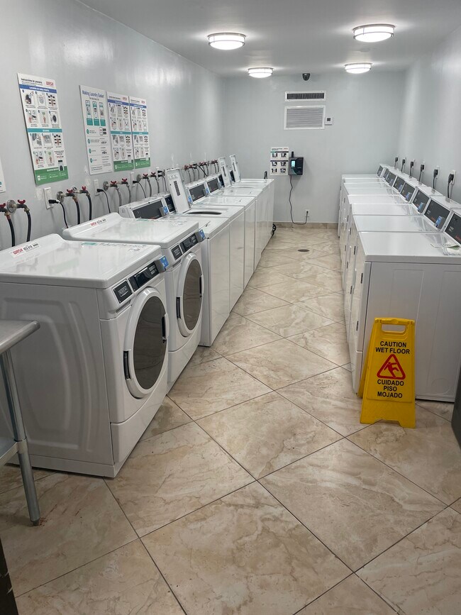 Foto del edificio - 4222 Inverrary Blvd