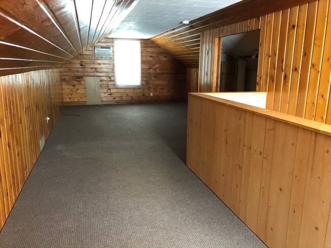 Building Photo - 410 Malin St