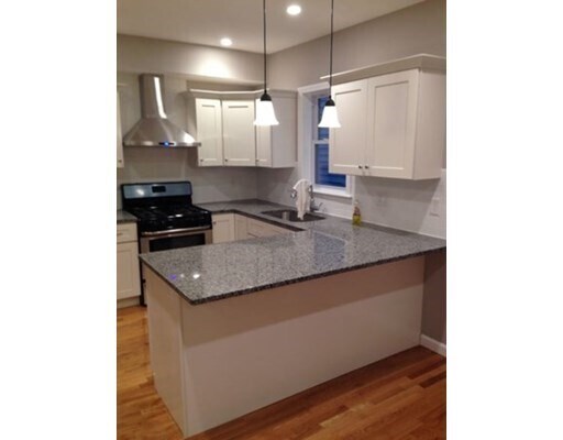 Foto principal - 71 Linwood St