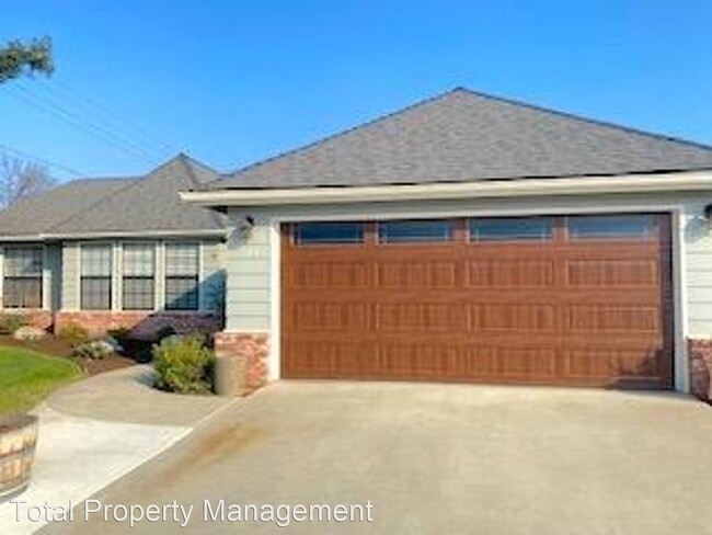 Building Photo - 3 br, 2 bath House - 540 N. Peppertree St.