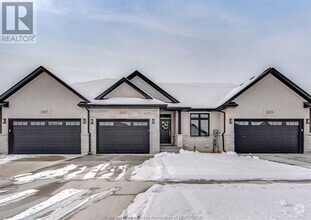 Building Photo - 2558 Clearwater Ave
