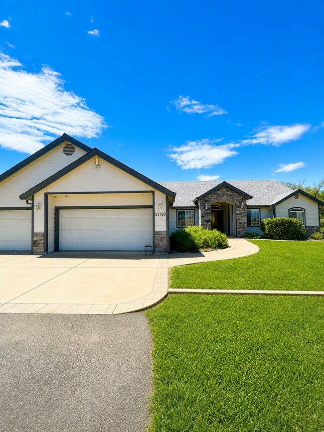 Foto del edificio - 21789 Seven Lakes Ln