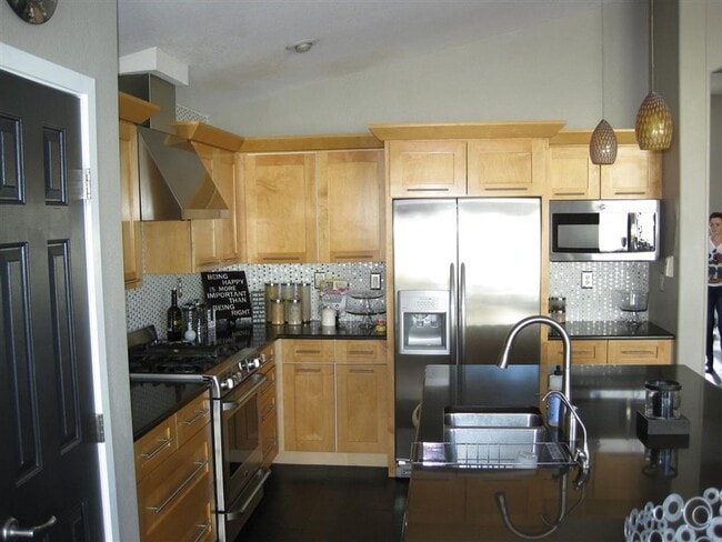 Building Photo - Beautiful and Highly Upgraded Seven Hills Home with Upgraded Pool