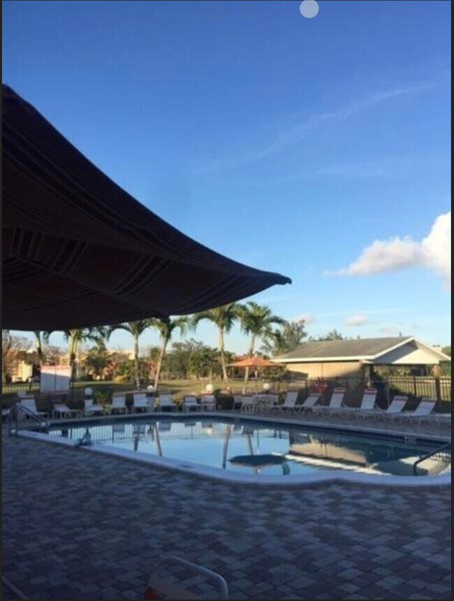 Foto del edificio - 4321 NW 16th St