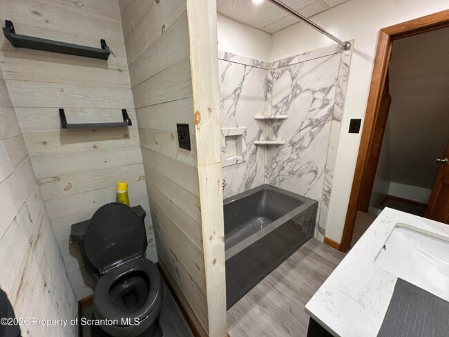 Building Photo - 548 Main St