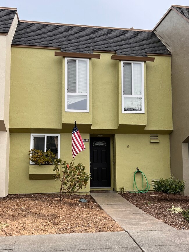 Building Photo - 1050 Verdemar Dr
