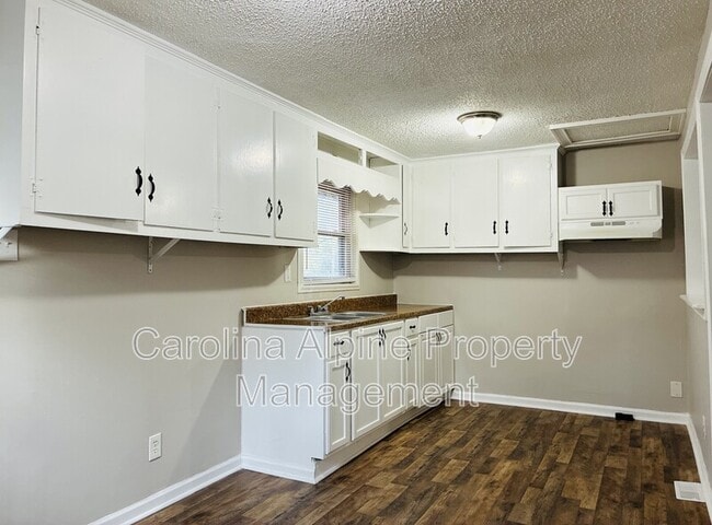 Building Photo - 131 Lindsey St