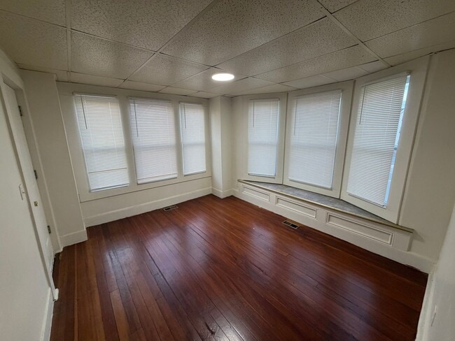 Building Photo - 225 Oakland St