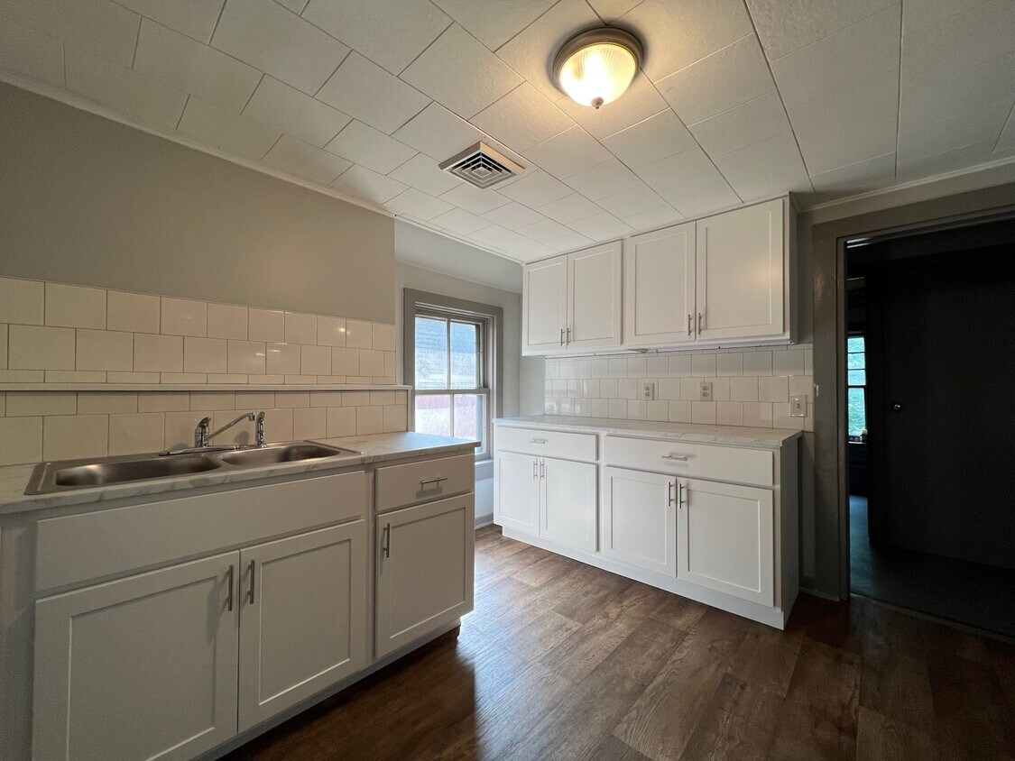 315 Kossuth St Unit Upper, Rome, NY 13440 Room for Rent in Rome, NY