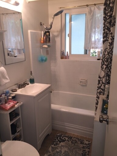 Interior Photo - 522-526 E Anapamu St