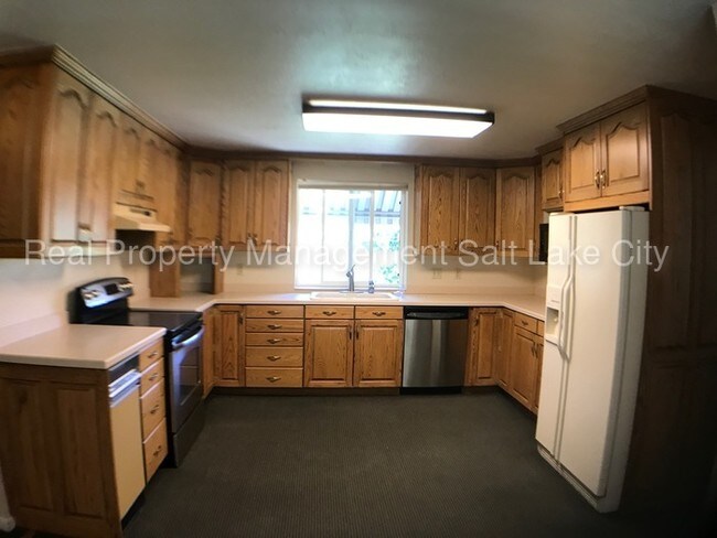 Foto del edificio - Large 6 Bedroom Rambler!
