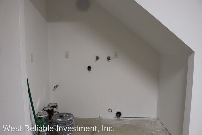 Building Photo - 1313 Los Robles Ave