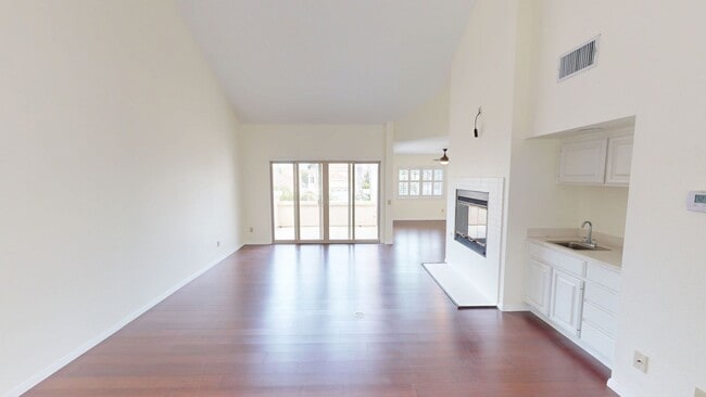 Building Photo - Spacious 3 bedroom | Cays with partial oce...