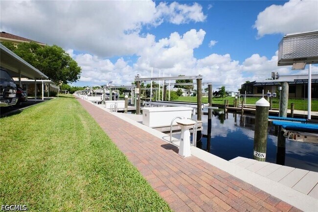 Foto del edificio - 1789 Four Mile Cove Pkwy