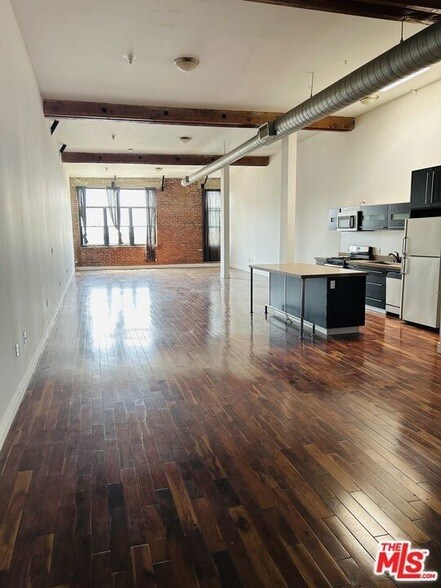 Foto del edificio - 652 Mateo St