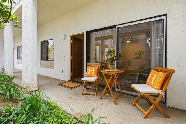 Foto del edificio - 8320 Regents Rd