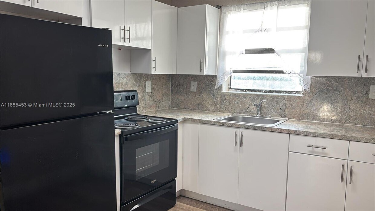 Foto principal - 16118 NE 21st Ave