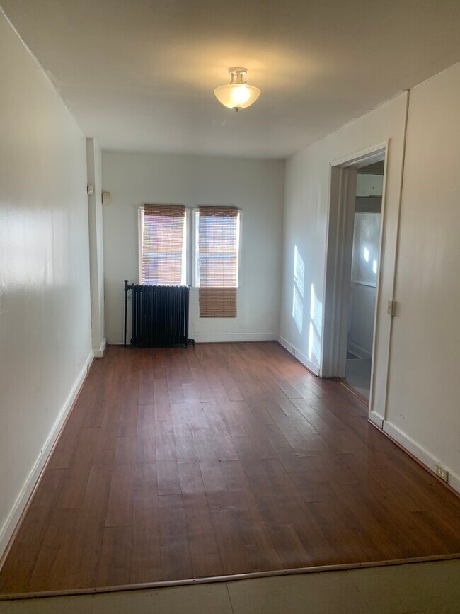 Foto del edificio - 2119 N Fulton Ave