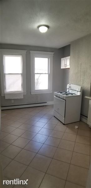 Building Photo - 3 br, 1 bath Apartment - 210 Myrtle Ave