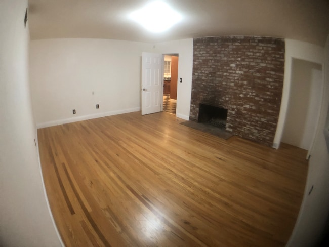 Foto del edificio - 906 Sycamore Ln