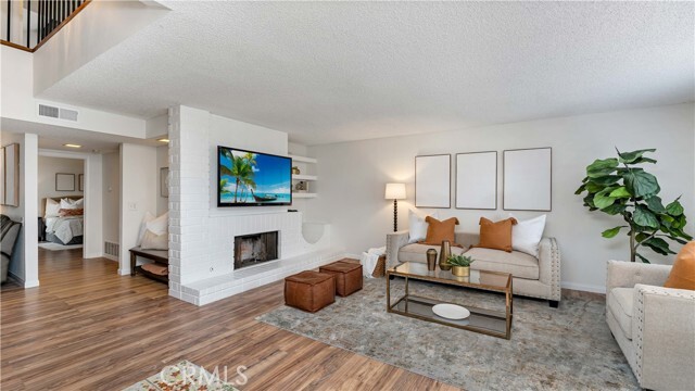 Building Photo - 13 La Paloma Dr