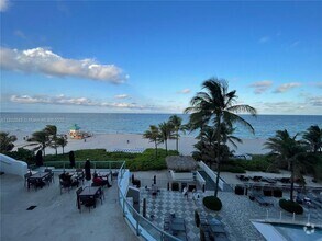 Building Photo - 17375 Collins Ave