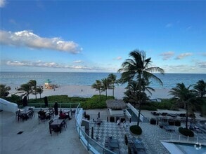 Building Photo - 17375 Collins Ave