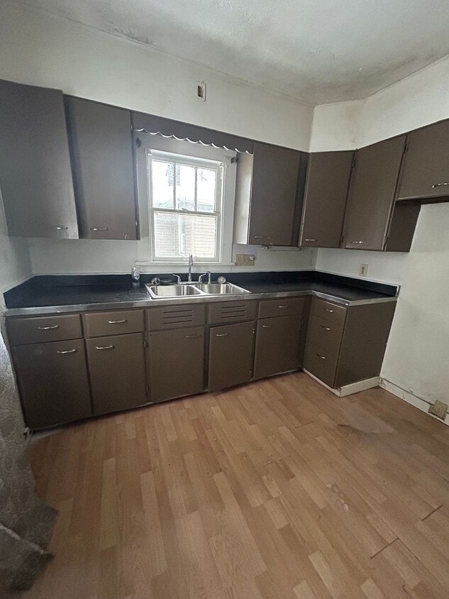 Building Photo - Budget-Friendly 2-Bedroom, 1-Bathroom Home – $975/Month