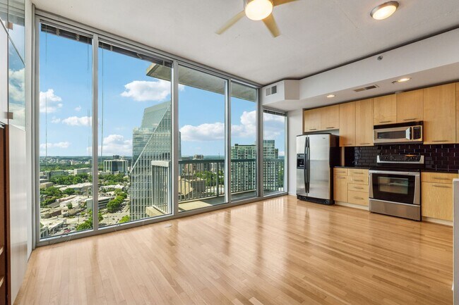 Building Photo - Spacious 1 Bedroom Condo in Heart of Buckh...