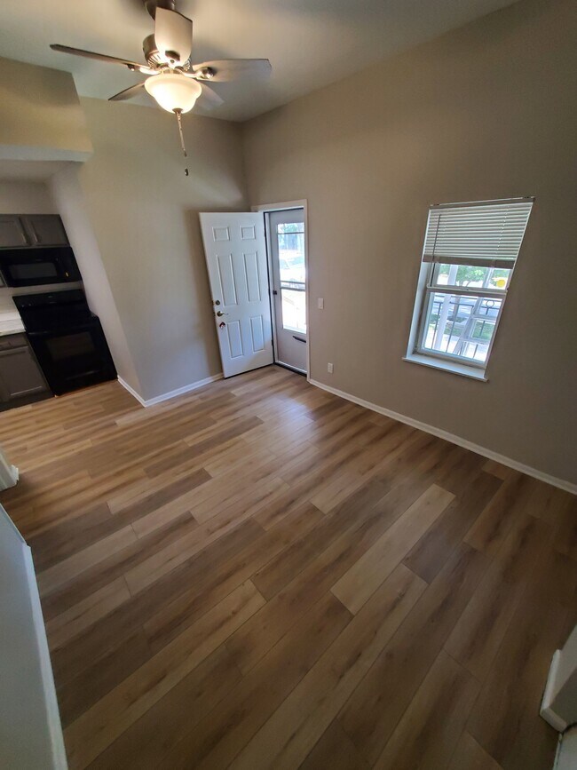 Foto del edificio - 202 N Blair St