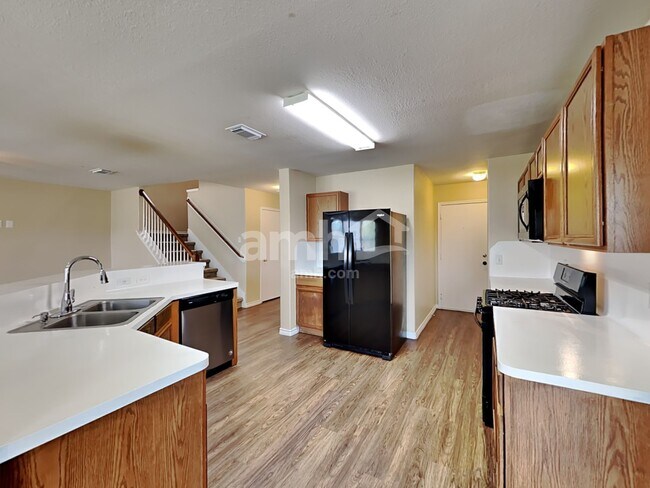 Building Photo - 226 Golden Oak Dr