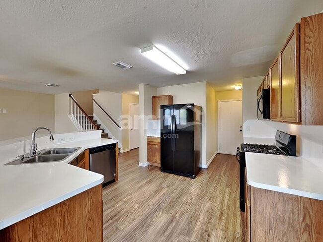 Foto del edificio - 226 Golden Oak Dr