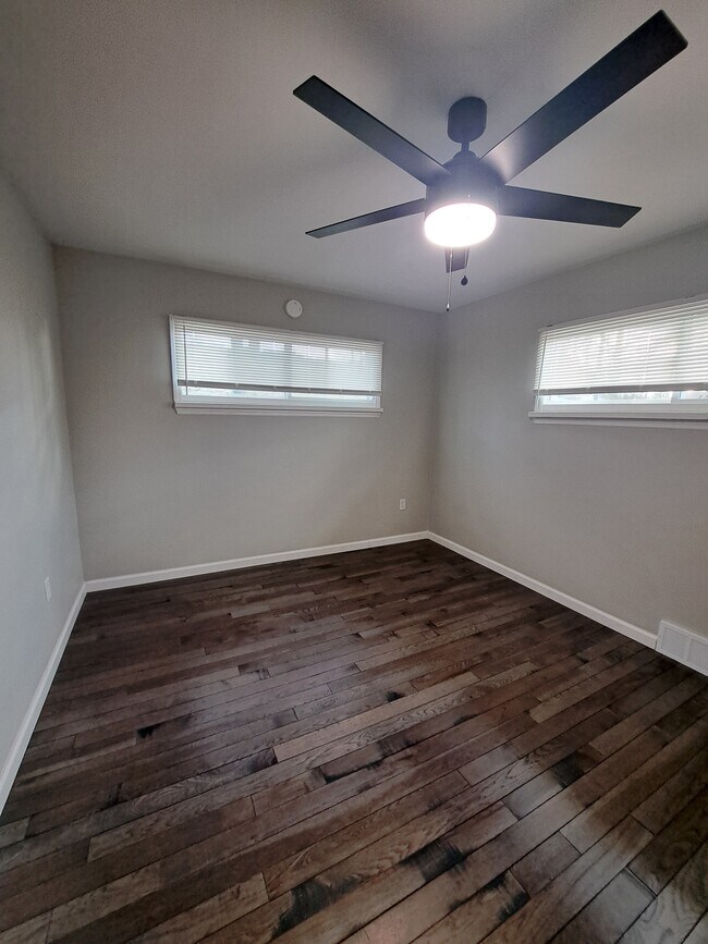 Foto del edificio - 223 Columbia Dr