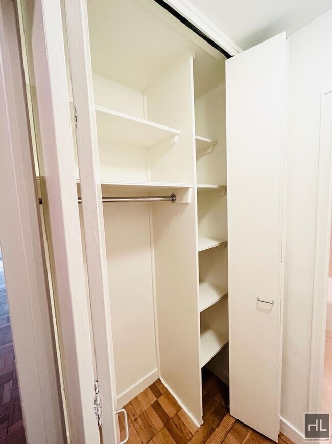 Foto del edificio - EAST 49 STREET