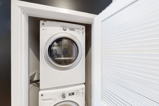 Foto del edificio - 7400 Center Ave