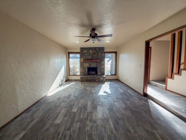 Foto del edificio - 3 bedroom 2 bath home in Shawnee