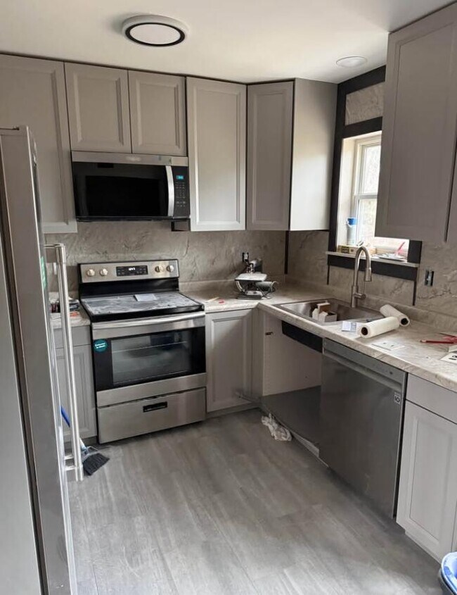 Foto del edificio - 1102 Asbury Cir E