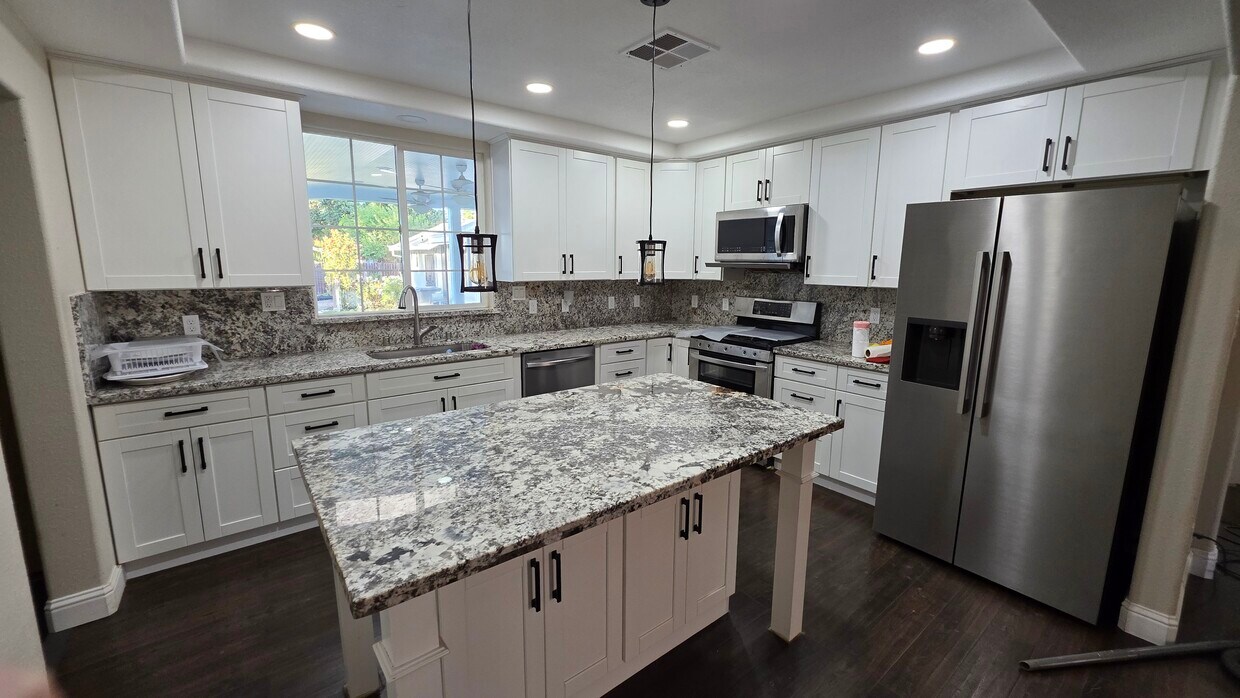 Foto principal - 26854 Madison St